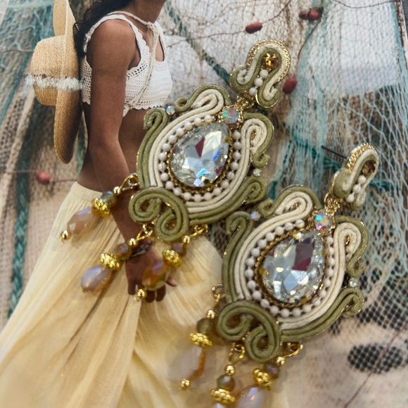 Soft Neutral Green and Cream with Gold Statement Earrings-NWT - Picture 3 of 8